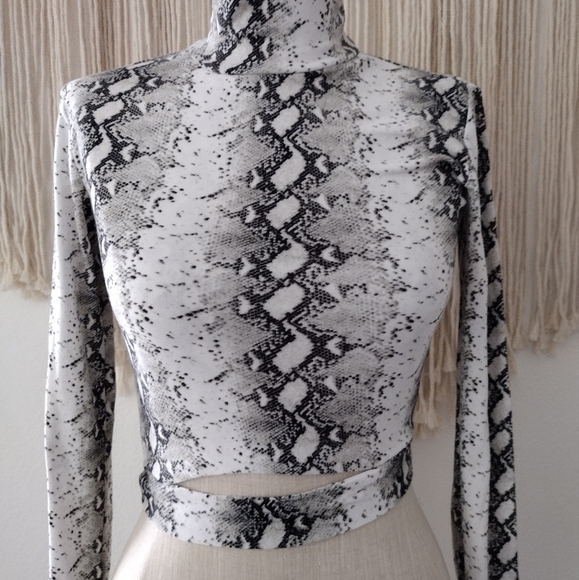 Crop top - Picture 3 of 8